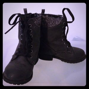 Size 6.5 girls toddler black boots